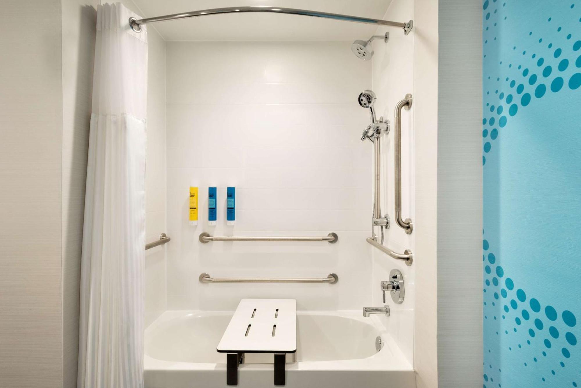 Отель Tru By Hilton Cedar Rapids Westdale Экстерьер фото