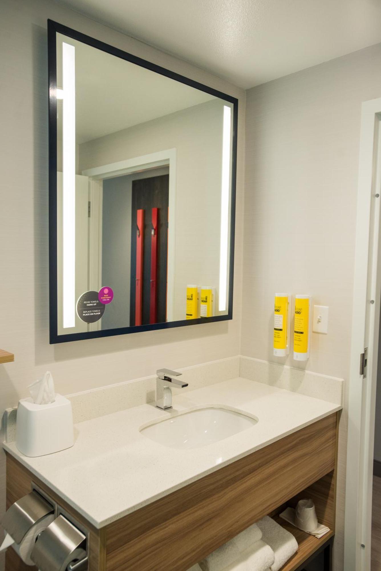 Отель Tru By Hilton Cedar Rapids Westdale Экстерьер фото