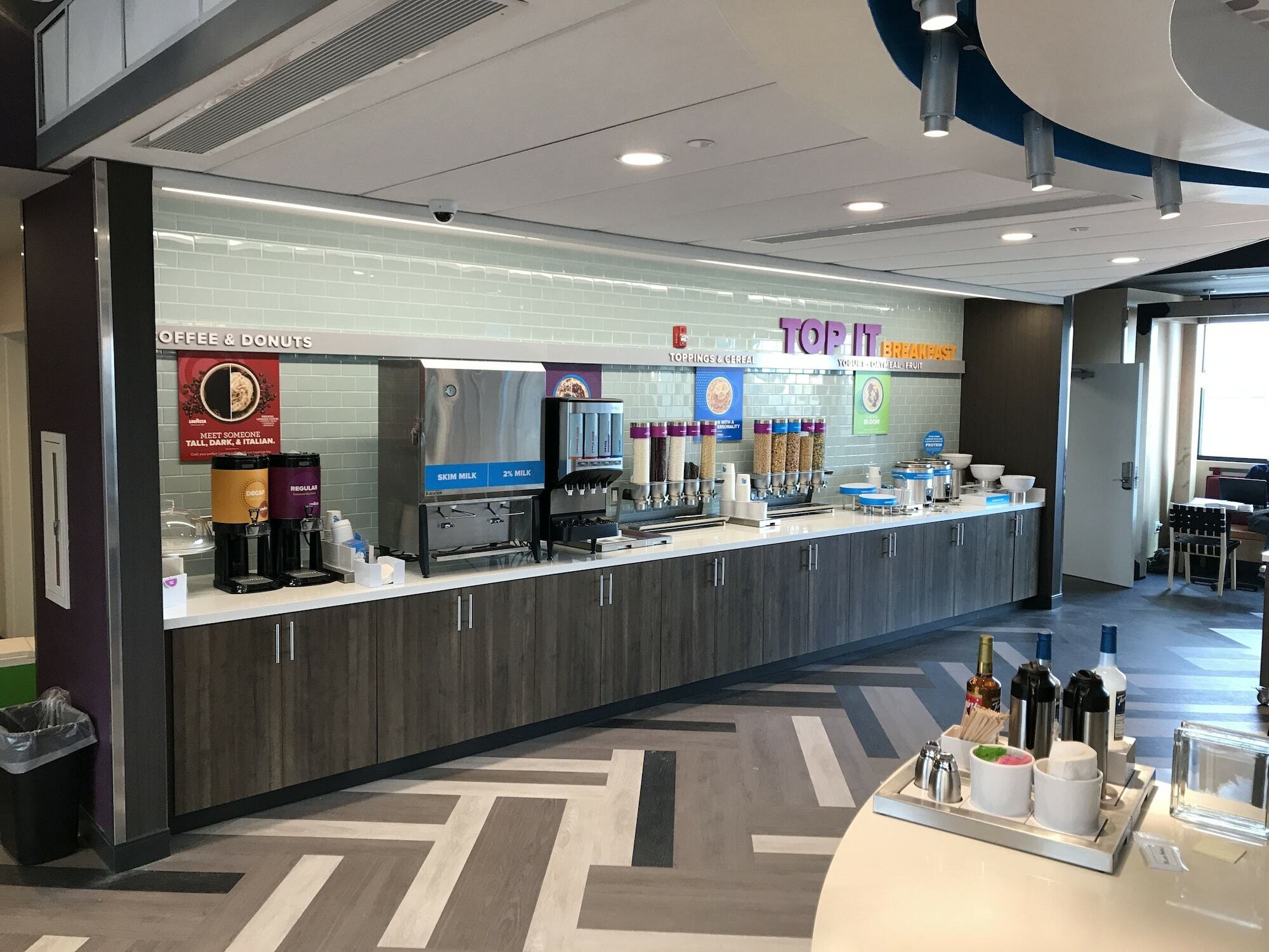 Отель Tru By Hilton Cedar Rapids Westdale Экстерьер фото